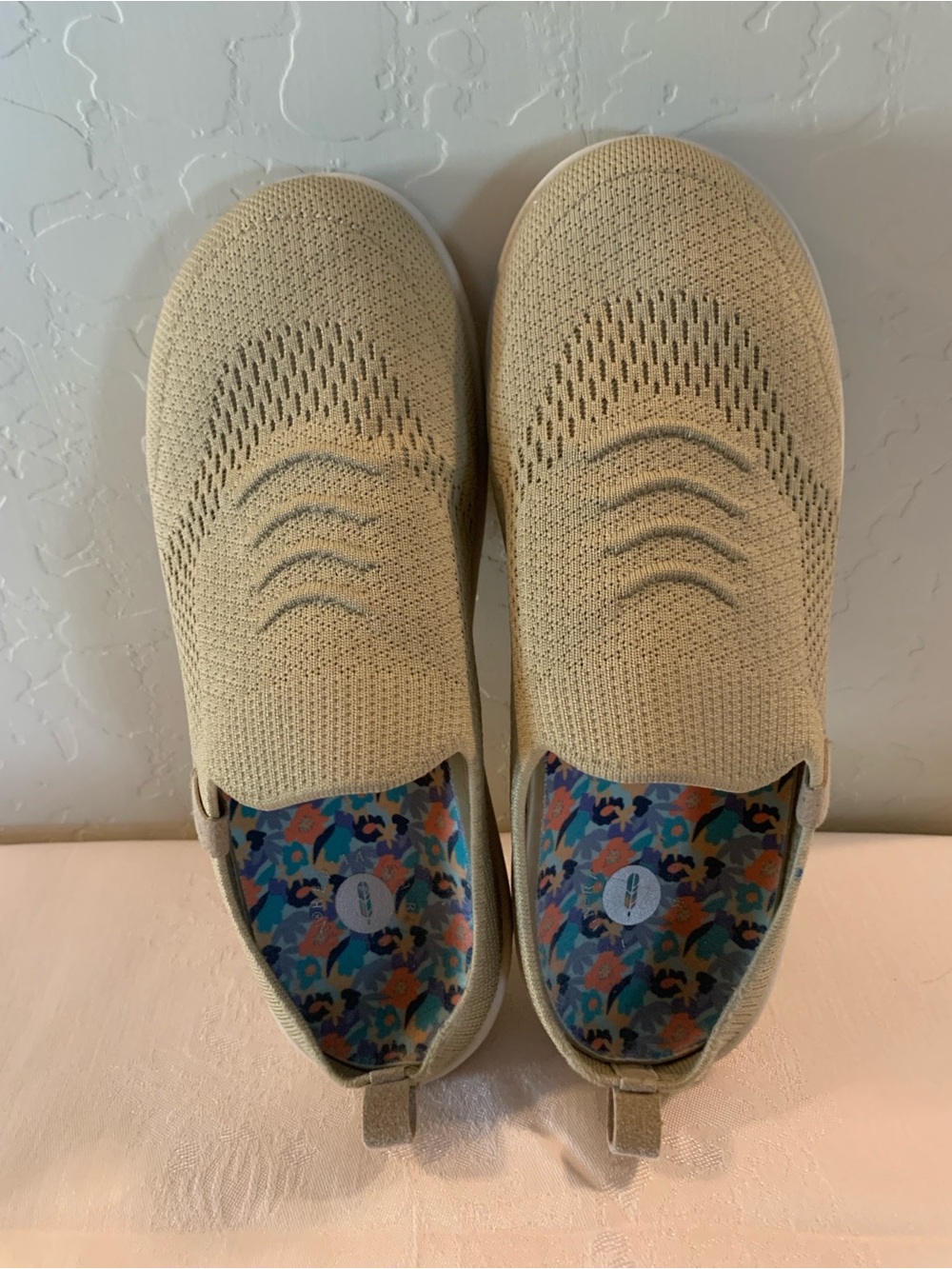 Woman’s Tan Slip-On Knit Sneakers With Interesting Design Size 8 WIDE